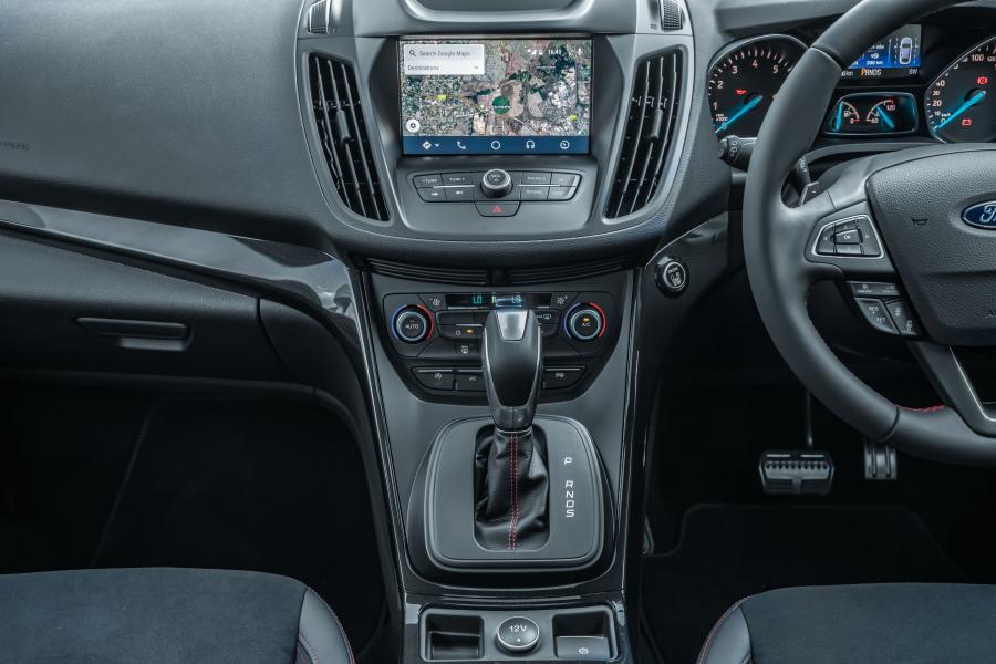 Детали интерьера Ford Kuga ST-Line 2018 года  (ZA) (фото 18 из 35)